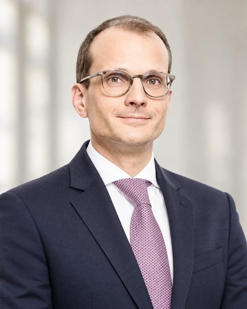 Dr. Martin Picherer, Partner bei PBL Legal. Mit KI bearbeitetes Foto.